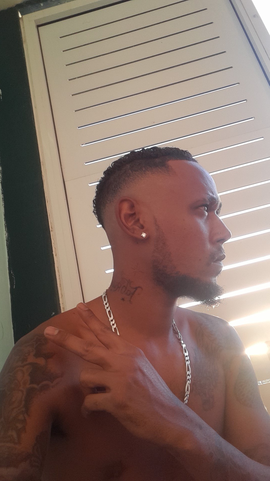 Profil de Ichem, 32 ans, Gay rencontre à Saicourt