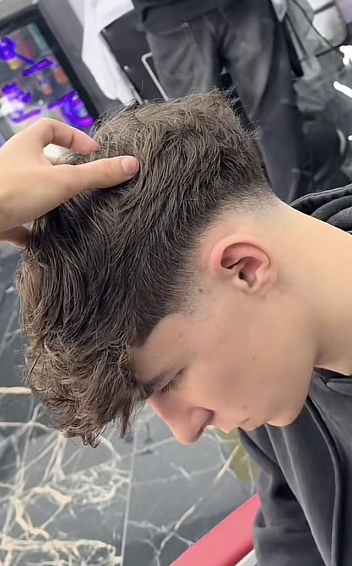 Profil de Eliaou, 20 ans, Gay rencontre à Clugin