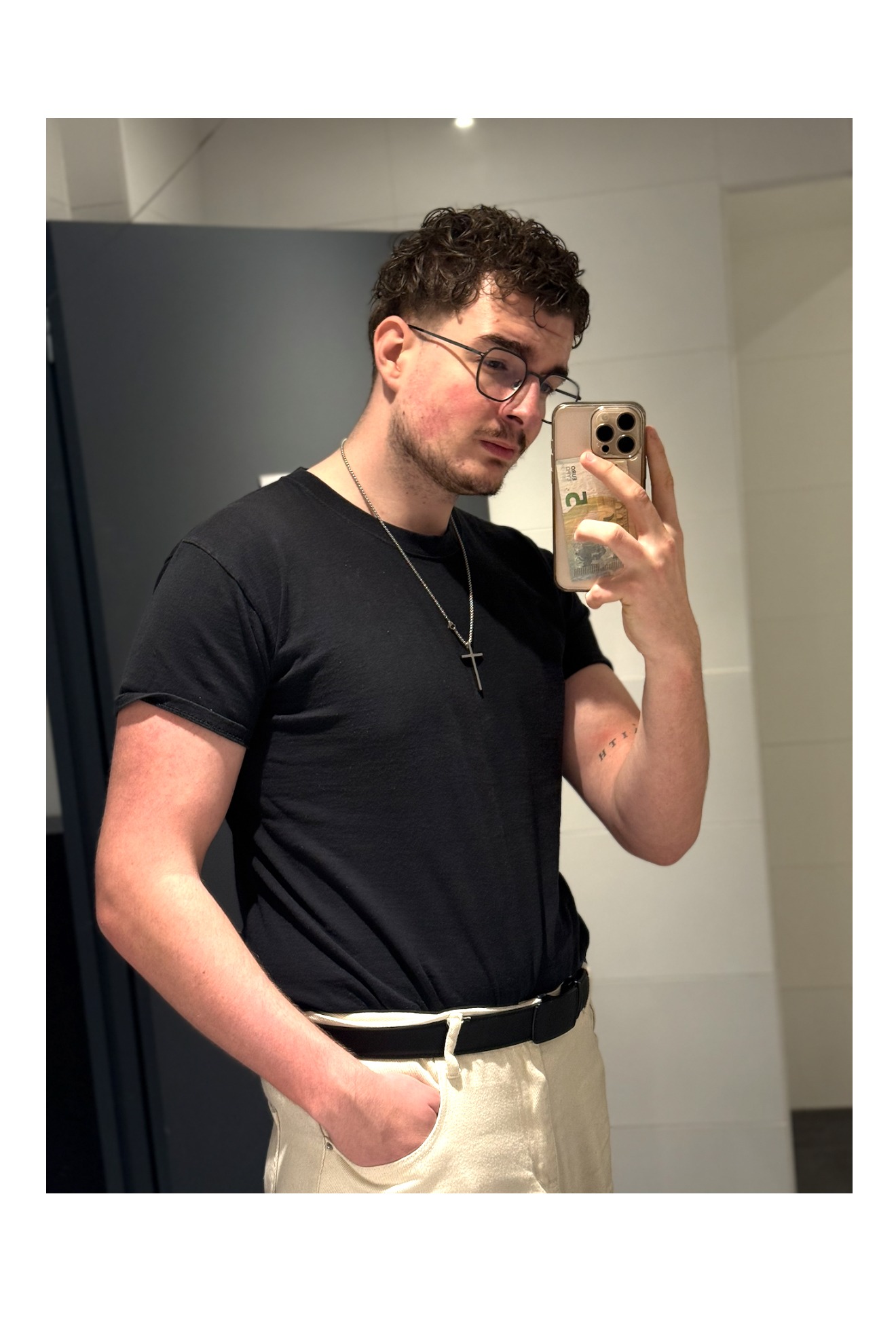 Profil de Mars, 23 ans, Gay rencontre à Féchy