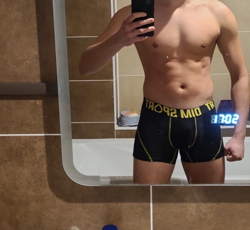 Profil de Jalal, 23 ans, Gay rencontre à Riom