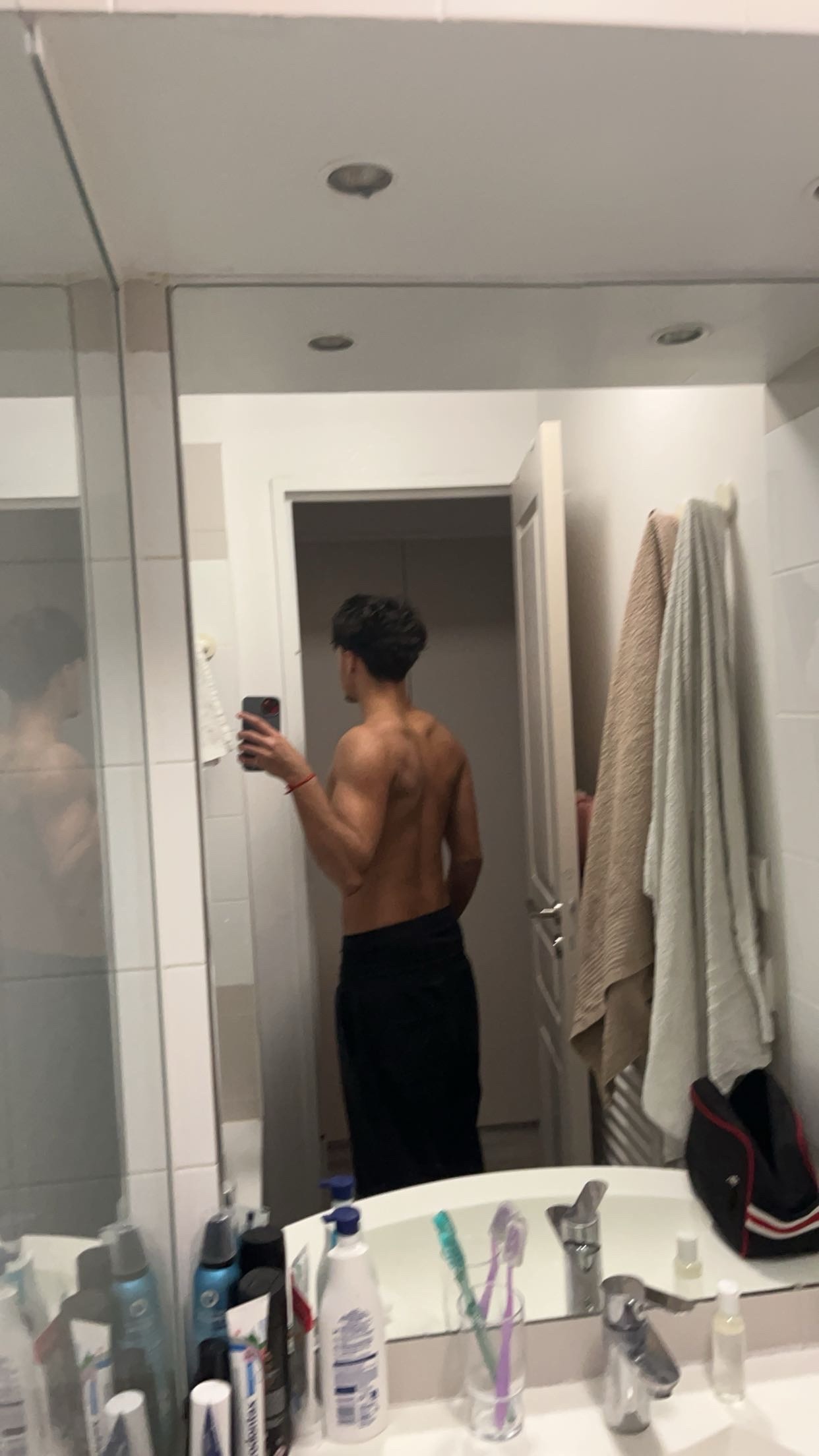 Profil de Manoe, 20 ans, Gay rencontre à Cama