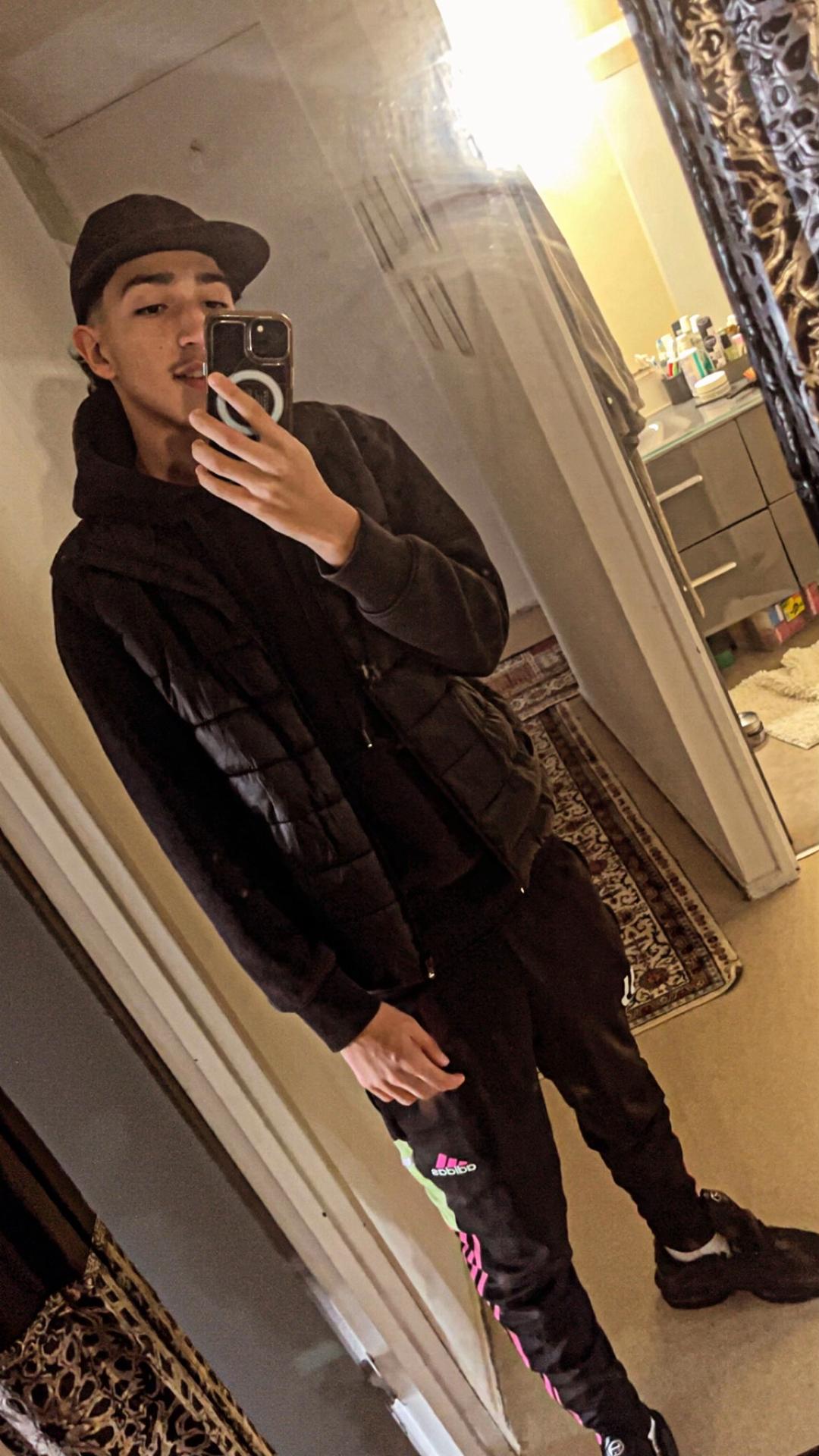 Profil de Aymerik, 19 ans, Gay rencontre à Wikon