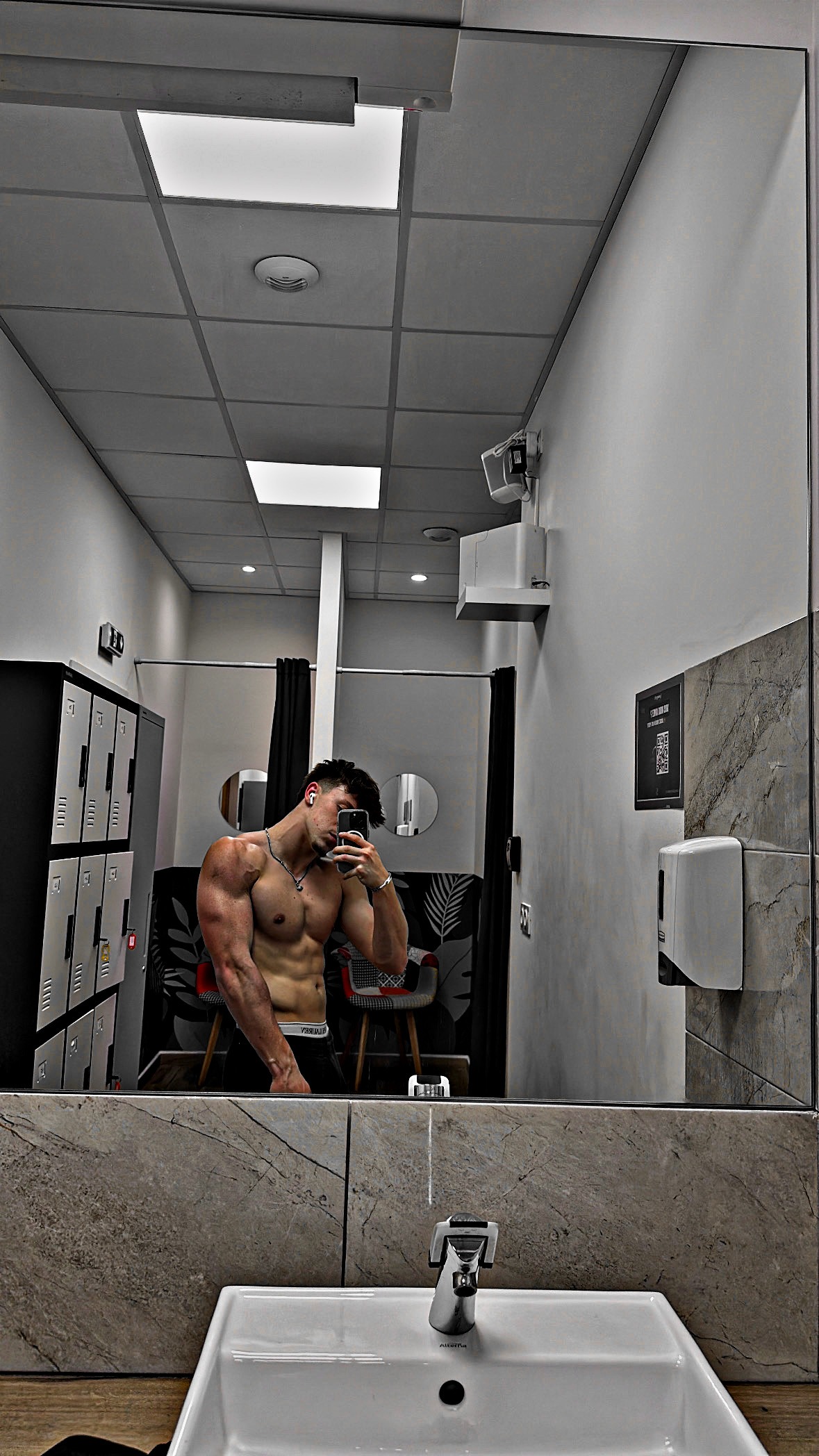 Profil de Nadhir, 23 ans, Gay rencontre à Soglio