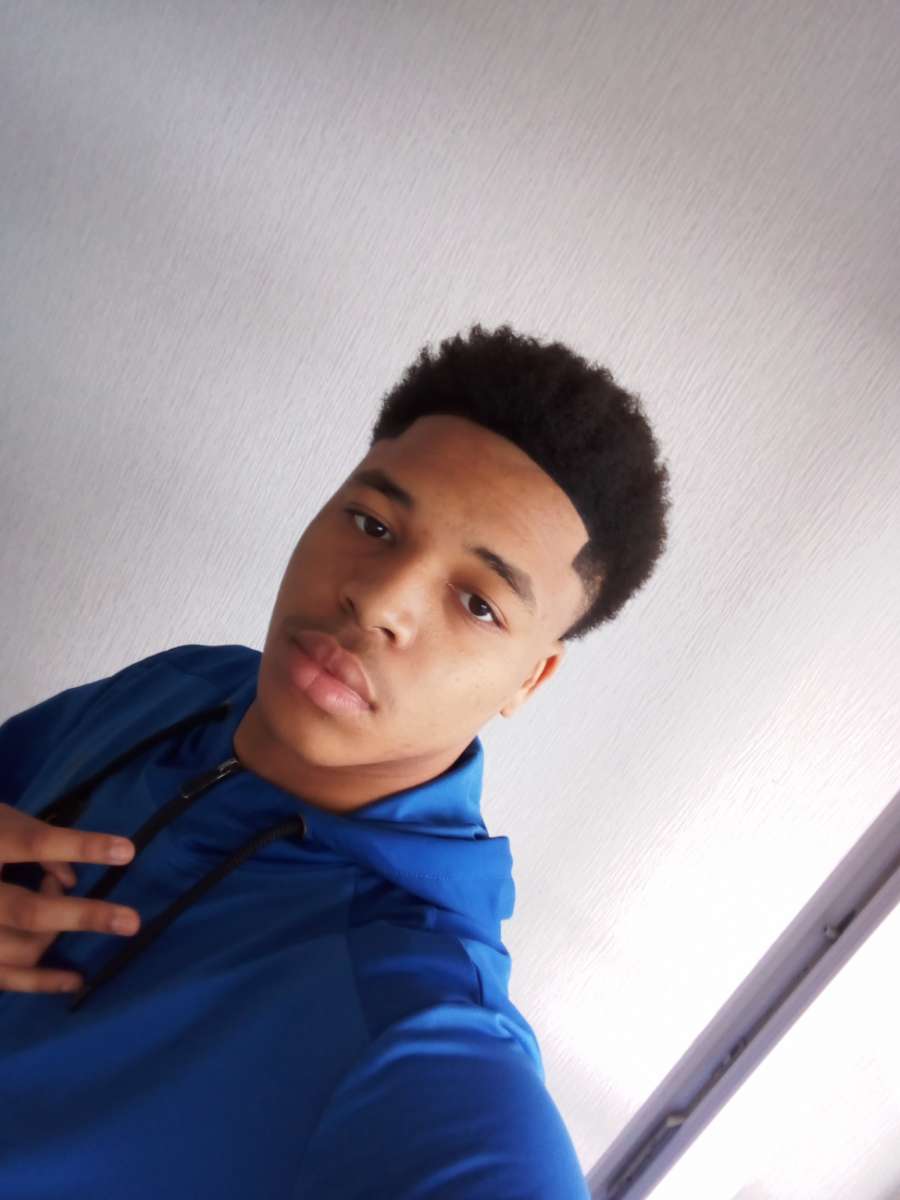 Profil de Yonel, 23 ans, Gay rencontre à Wergenstein