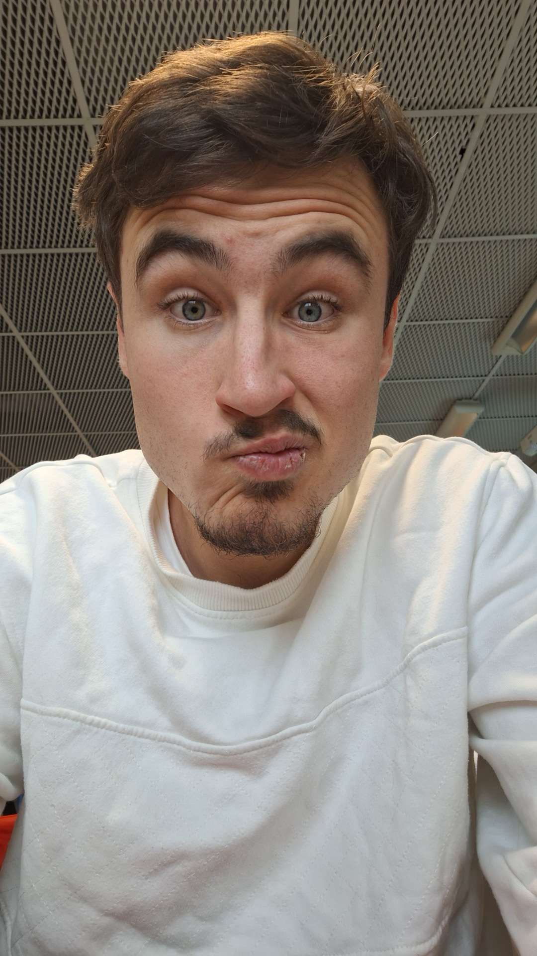 Profil de Guiliane, 22 ans, Gay rencontre à Vella