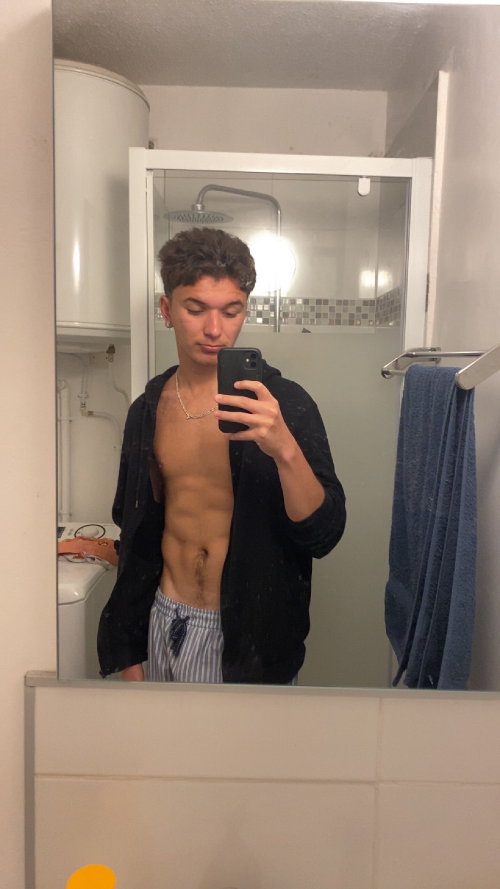 Profil de Dove, 20 ans, Gay rencontre à Champtauroz