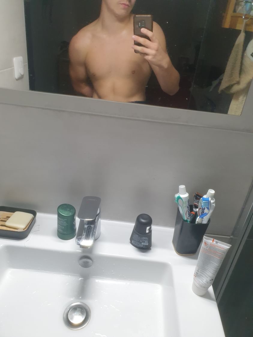Profil de Fidèle, 18 ans, Gay rencontre à Vella