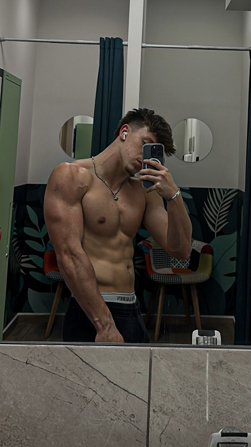 Profil de Sofyen, 19 ans, Gay rencontre à Soglio