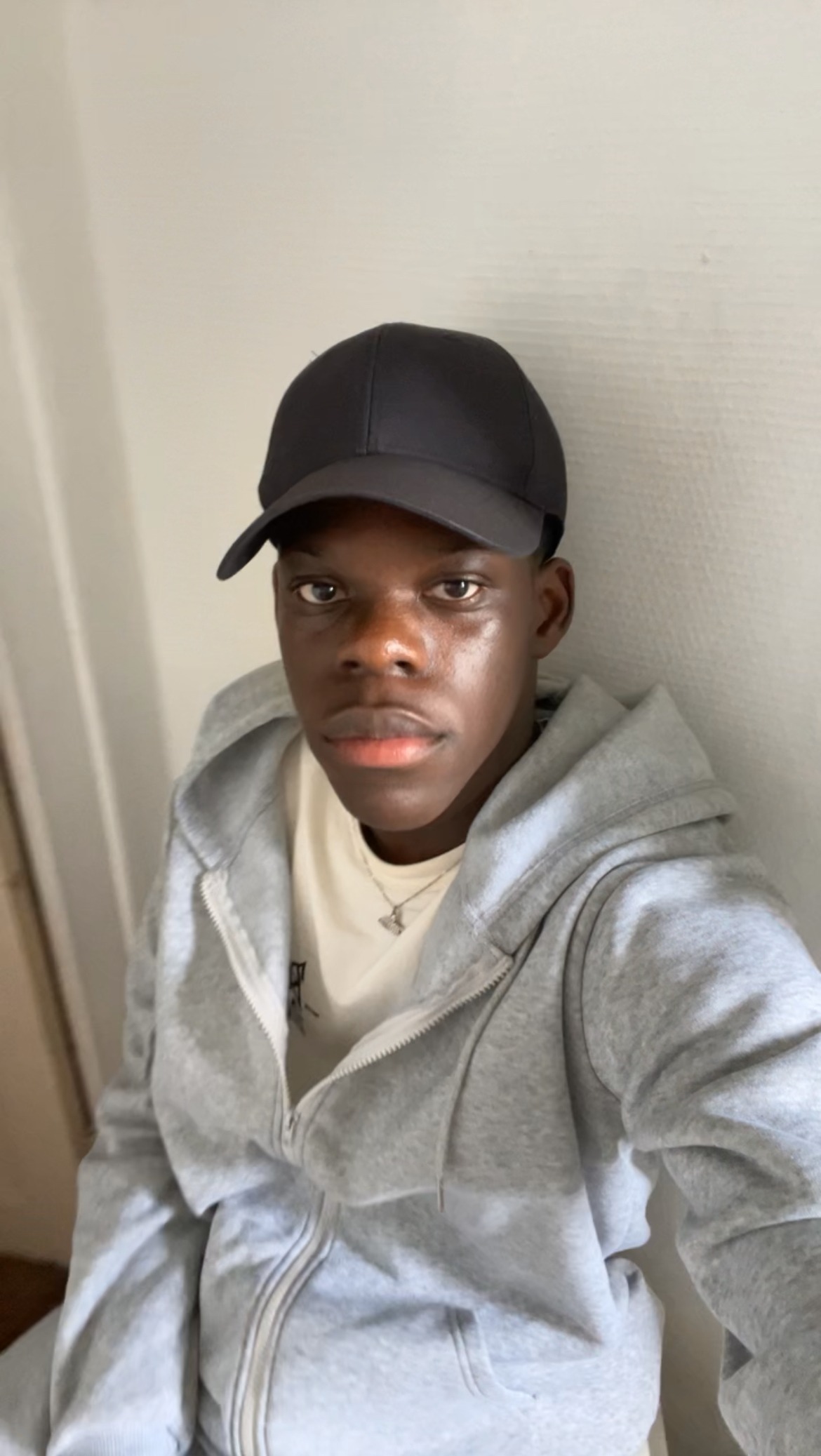 Profil de Wenceslas, 19 ans, Gay rencontre à Obermutten
