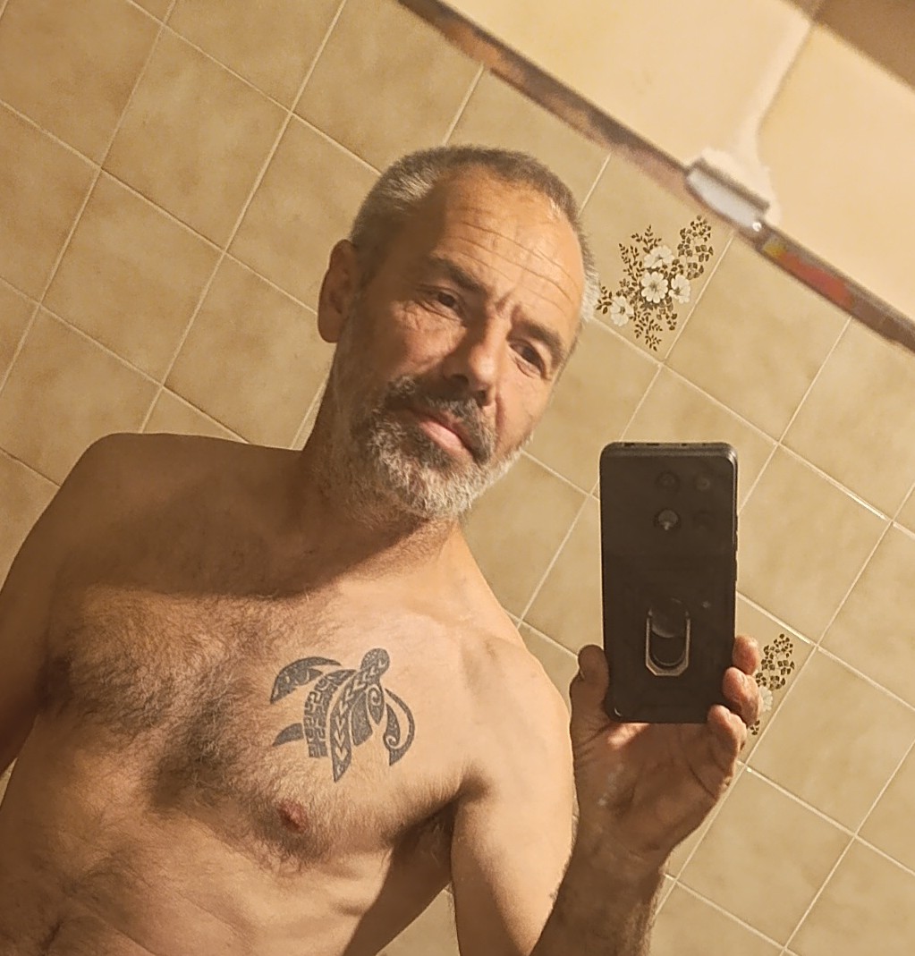 Profil de Oumar, 45 ans, Gay rencontre à Clugin