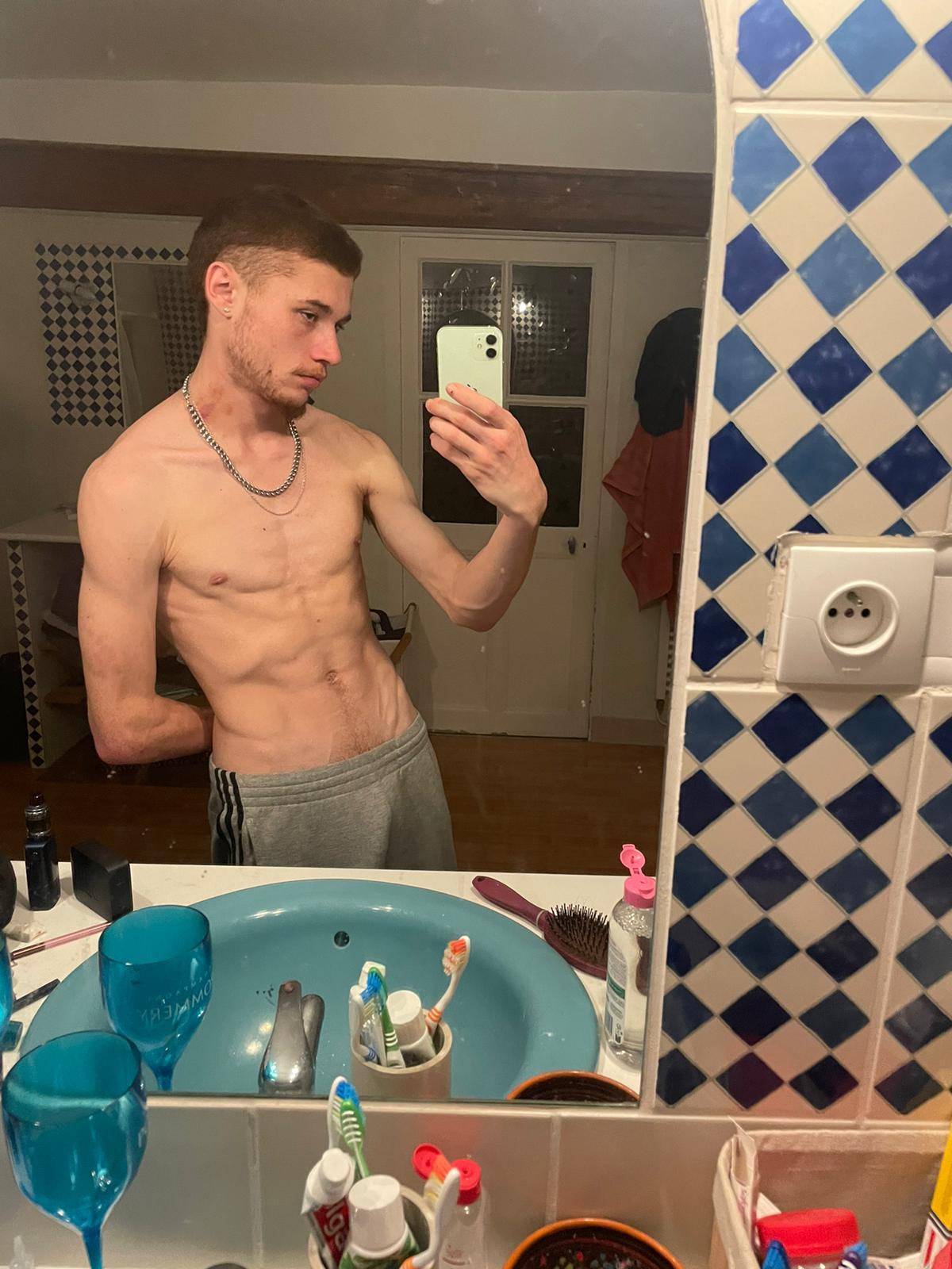 Profil de Evenn, 20 ans, Gay rencontre à Perles