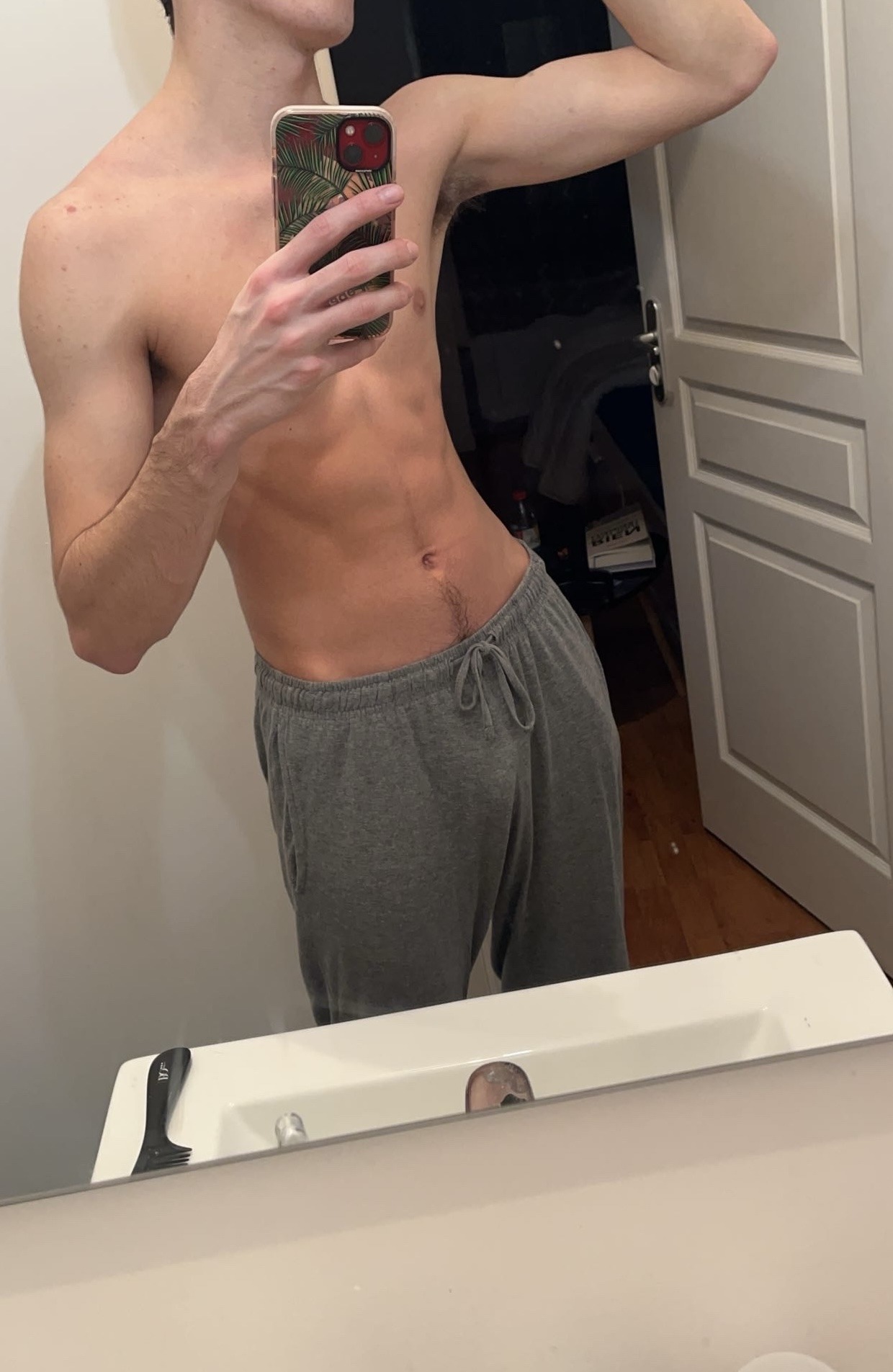 Profil de Hypolyte, 24 ans, Gay rencontre à Riom