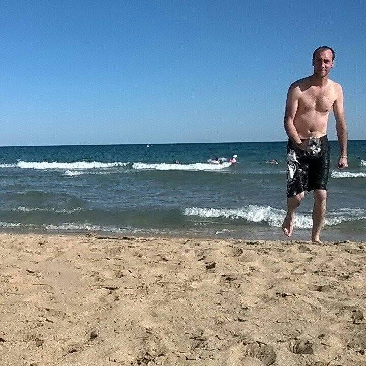 Profil de Enael, 46 ans, Gay rencontre à Les Monts-de-Corsier
