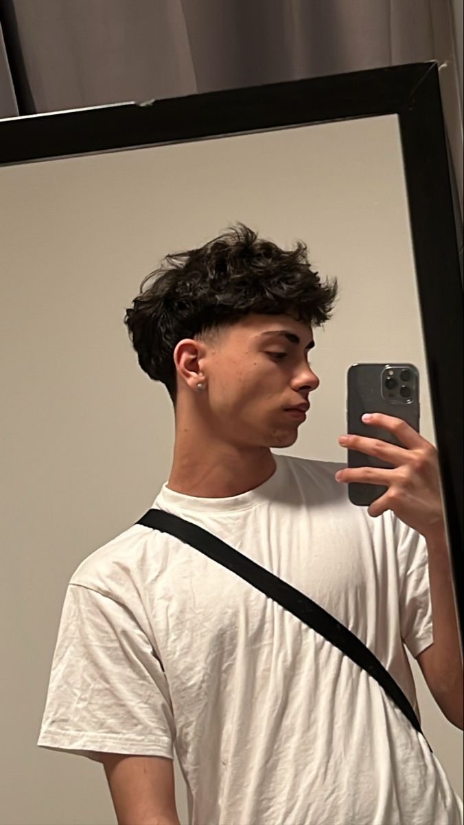 Profil de Binyamine, 21 ans, Gay rencontre à Valchava