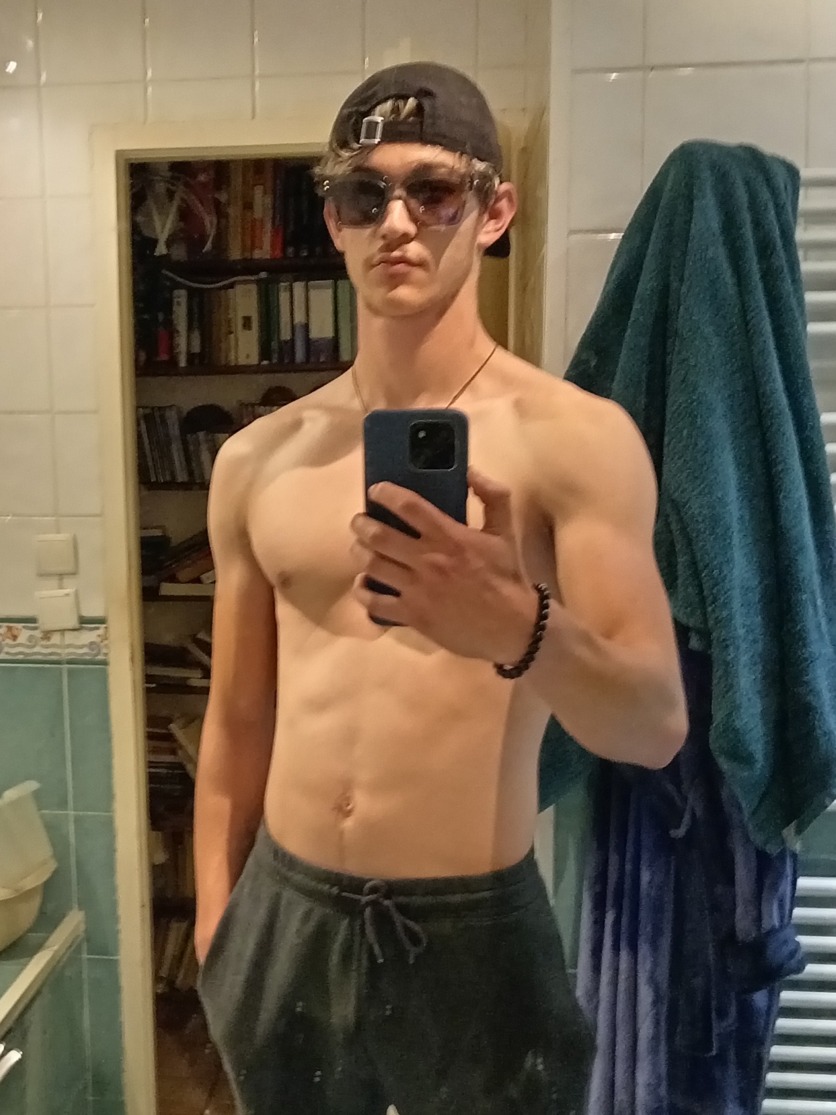 Profil de Menzo, 20 ans, Gay rencontre à Luthern