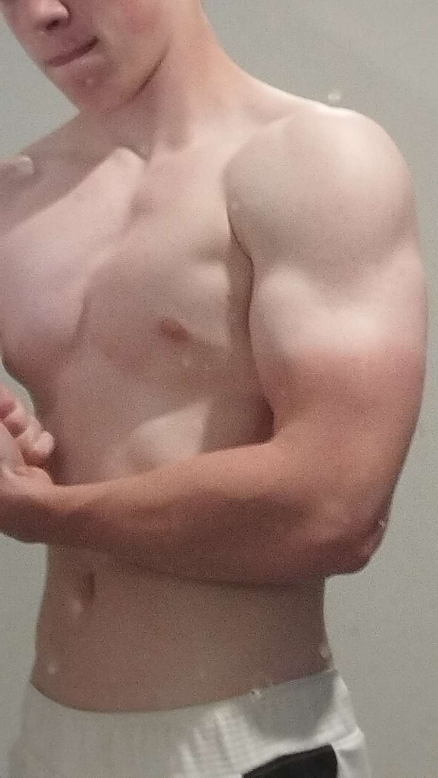 Profil de Sadji, 18 ans, Gay rencontre à Perroy