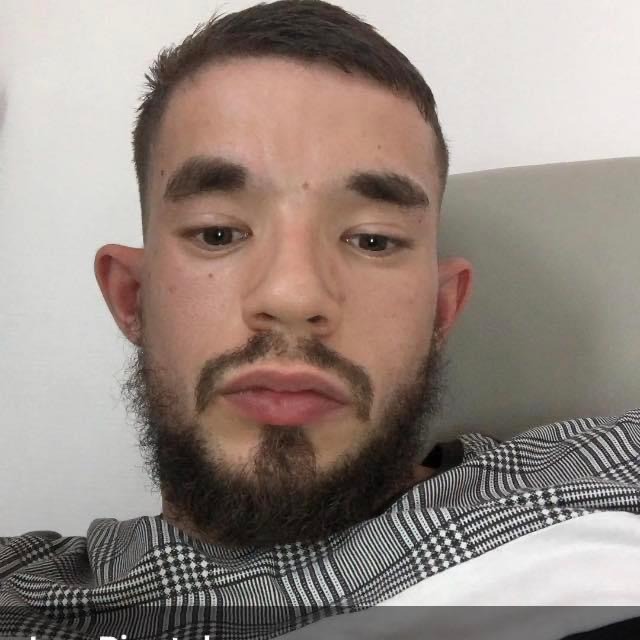 Profil de Rowann, 27 ans, Gay rencontre à Perles