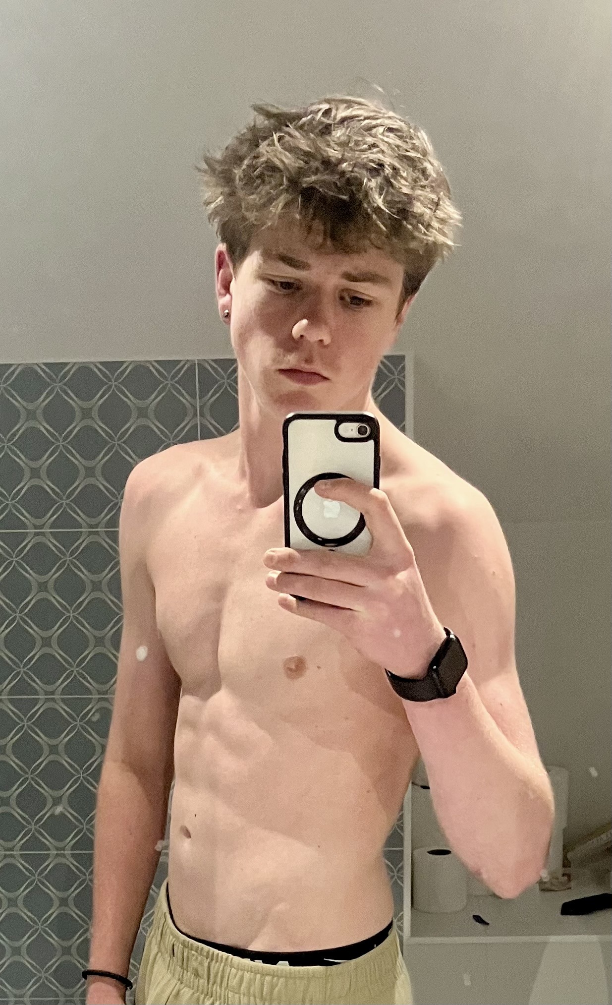 Profil de Osval, 18 ans, Gay rencontre à Steinhaus