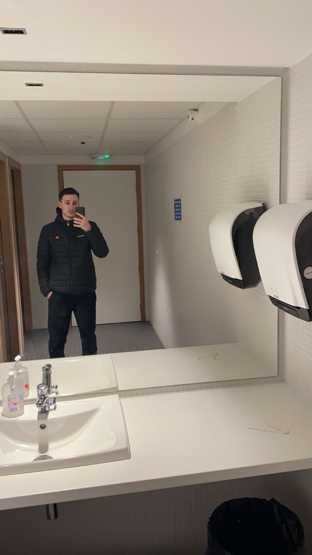 Profil de Aviel, 18 ans, Gay rencontre à Schattenhalb
